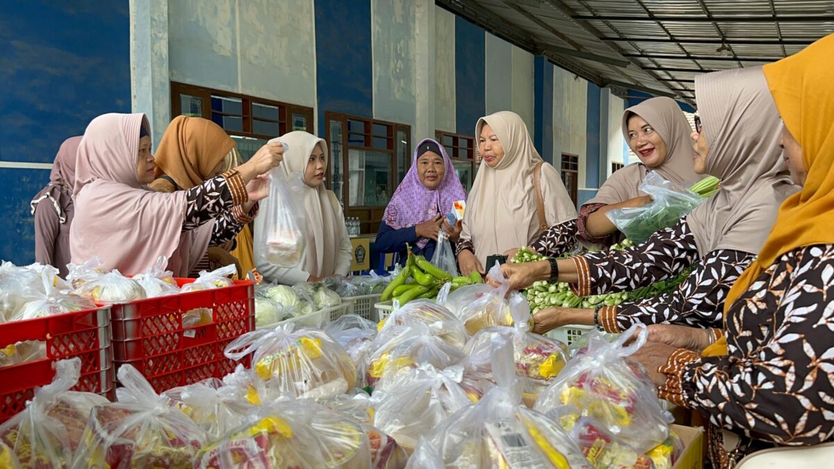 smuhero dan aisyiyah rogojampi gelar sedekah centelan.