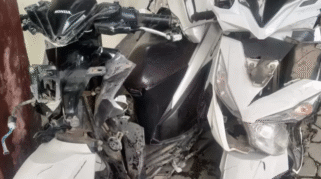 Sepeda motor rusak akibat kecelakaan di Banyuwangi.