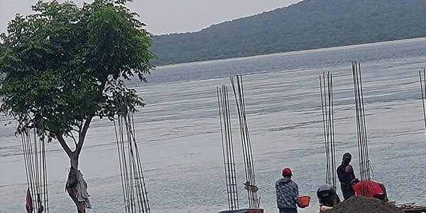 Proyek Tambak di Dusun Selogiri Terus Berjalan Meski Diprotes Warga Pembangunan tambak di Dusun Selogiri Banyuwangi