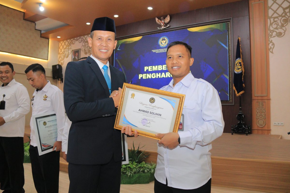 Penghargaan Ditjenpas Jawa Timur untuk Pencegahan Penyelundupan Handphone di Lapas Banyuwangi Penghargaan atas keberhasilan menggagalkan penyelundupan handphone di Lapas Banyuwangi