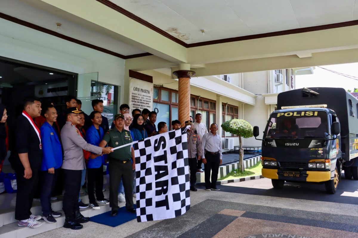 Polresta Banyuwangi Gelar Baksos Ramadhan, Sinergi TNI-POLRI dan Mahasiswa Mahasiswa dan anggota Polresta Banyuwangi berpartisipasi dalam Baksos Ramadhan