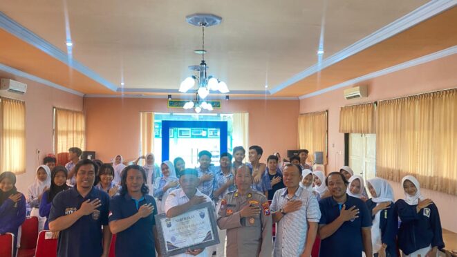 Pelajar mengikuti edukasi jurnalistik di Banyuwangi