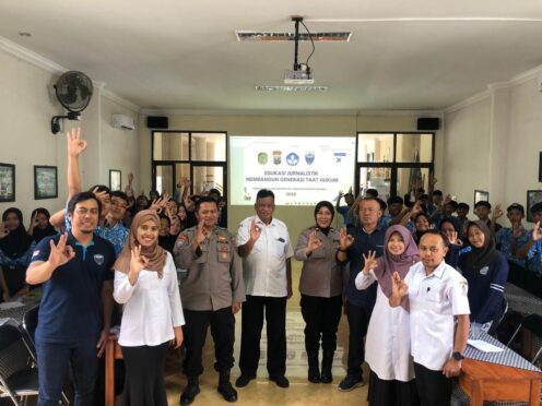 Siswa SMP Negeri 1 Giri mengikuti pelatihan jurnalistik