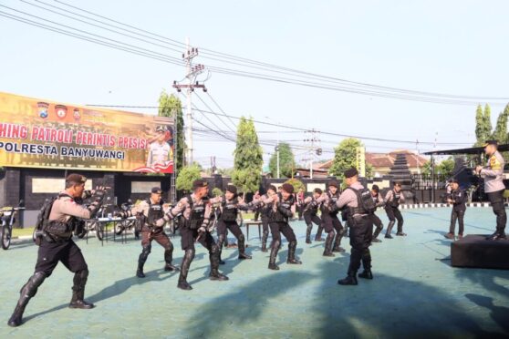 Tim Patroli Samapta Presisi Polresta Banyuwangi dalam simulasi patroli