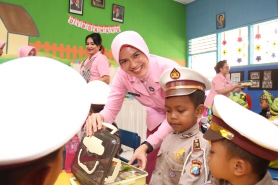 Kunjungan YKB ke TK Kemala Bhayangkari 34 Banyuwangi