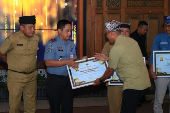 Penghargaan inovasi Lapas Banyuwangi di HPN 2025