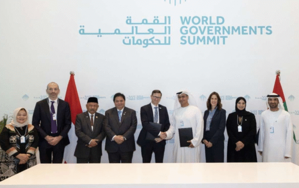 Delegasi UEA dan pejabat Banyuwangi menandatangani perjanjian pendanaan proyek sampah.