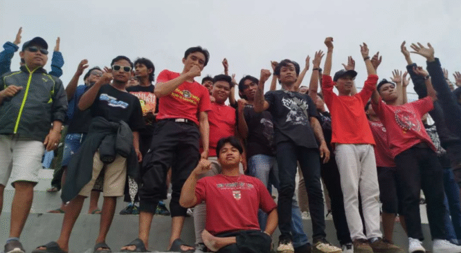 Suporter penyandang disabilitas di Stadion Diponegoro