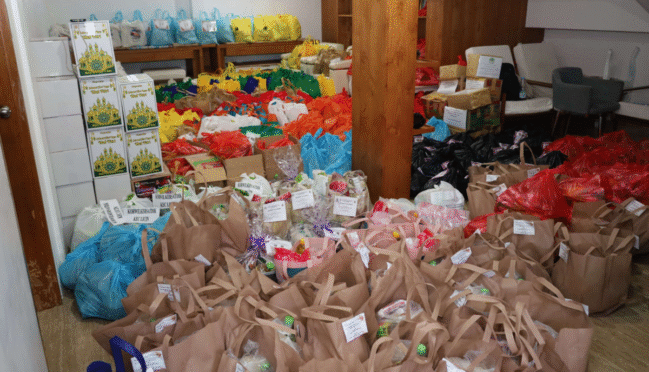 Ratusan paket sembako donasi warga Banyuwangi siap didistribusikan ke daerah miskin