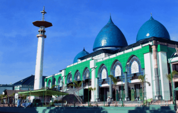 Sebuah masjid di Banyuwangi yang bersih dan nyaman, siap menjadi rest area bagi pemudik.