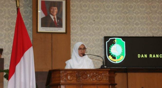 Bupati Ipuk Fiestiandani menyampaikan LKPJ 2024 di hadapan DPRD Banyuwangi