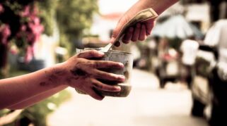 Ilustrasi kegiatan sedekah di bulan Ramadan dengan nuansa kehangatan