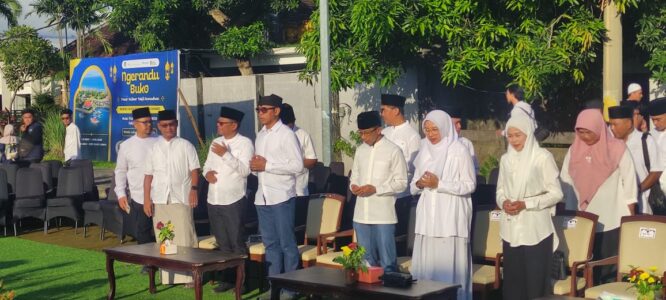 Suasana Festival Ngrandu Buko di Pantai Marina Boom