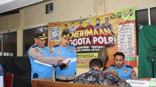 Kapolresta Banyuwangi meninjau proses rekrutmen calon anggota Polri di Mako