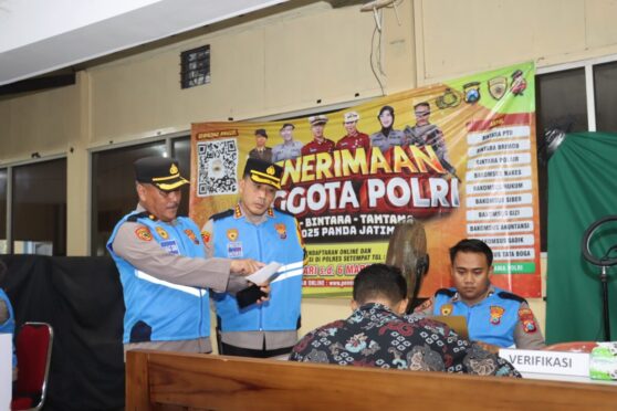 Kapolresta Banyuwangi meninjau proses rekrutmen calon anggota Polri di Mako