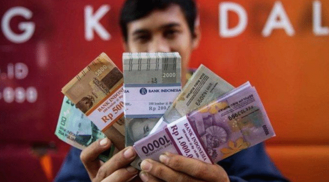 Ilustrasi Penukaran uang pecahan untuk angpao Idul Fitri di Banyuwangi