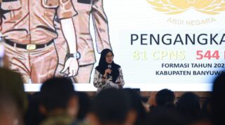 Bupati Ipuk Serahkan SK ke 625 CPNS dan PPPK