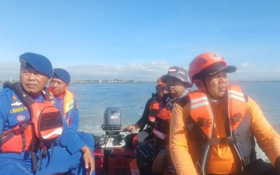 KM Sumberwangi Tenggelam di Perairan Sembulungan, Dua ABK Masih Hilang Tim SAR Banyuwangi Lanjutkan Pencarian Korban Tenggelamnya KM Sumberwangi