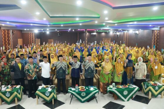 Wakil Bupati Banyuwangi, Ir. H. Mujiono, menghadiri resepsi Milad ke-108 Organisasi Wanita Muhammadiyah ‘Aisyiyah