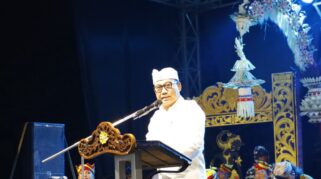 Wakil Bupati Banyuwangi, Mujiono, saat menghadiri Perayaan Dharma Santi Hari Suci Nyepi