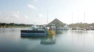 Kapal wisata beroperasi di kawasan Pantai Marina Boom Banyuwangi