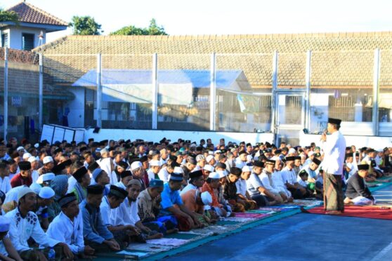 Rayakan Idul Adha, Warga Binaan Lapas Banyuwangi Laksanakan Sholat Id
