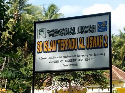 Foto papan nama sekolah SD Al Uswah 2 Banyuwangi