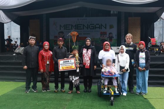 25 Anak Cerebral Palsy di Banyuwangi Terima Kursi Roda Adaptif