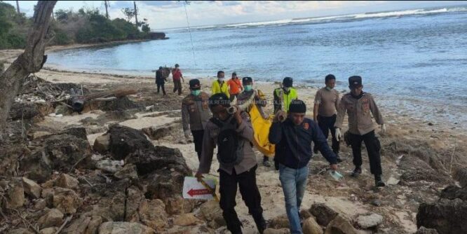 Evakuasi Jenazah Wanita yang Ditemukan di Pantai G-Land Banyuwangi