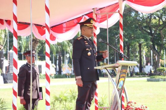 Kapolresta Banyuwangi, Kombes Pol Rama Samtama Putra, S.I.K., M.Si., M.H., bertindak langsung sebagai inspektur upacara