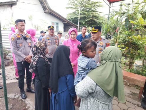 Kapolresta Banyuwangi Kombes Pol. Rama Samtama Putra, S.I.K., M.Si., M.H., mengunjungi rumah keluarga Korban KMP Tunu Pratama