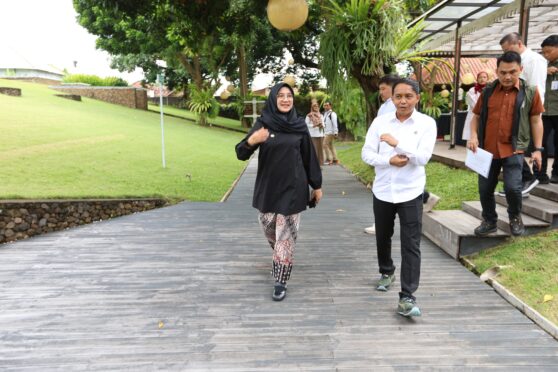 Menteri Kehutanan Raja Juli Antoni mengapresiasi pengembangan ecotourism di Banyuwangi