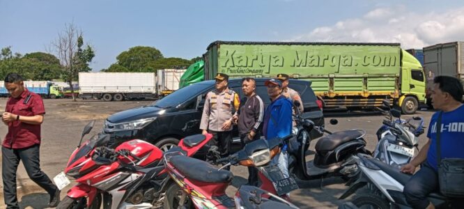 Kapolresta Banyuwangi Turun ke Pelabuhan Ketapang Atasi Penumpukan Truk