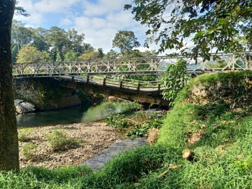 jembatan sementara untuk roda dua telah rampung dibangun