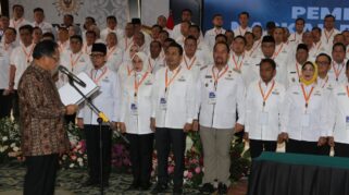 Pelantikan Pengurus Apkasi Periode 2025-2030 oleh Mendagri Tito Karnavian