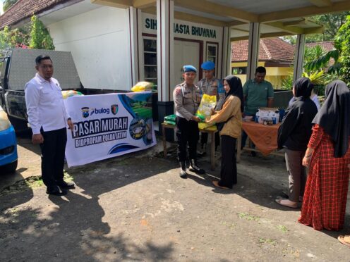 Gerakan Pangan Murah di Kantor Kecamatan Gucialit, Lumajang