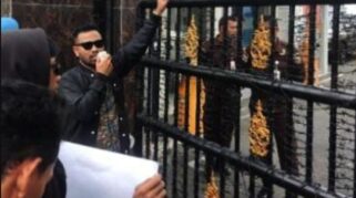 Ikatan Mahasiswa Muhammadiyah Deli Serdang menggelar aksi unjuk rasa di depan Kejaksaan Tinggi Sumatera Utara