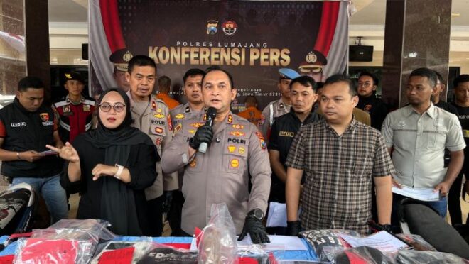 Kapolres Lumajang Gelar Konferensi Pers Penangkapan 3 oknum LSM Peras Kepala Desa