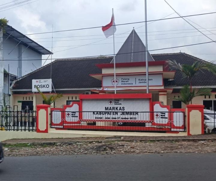 Kesejahteraan Pegawai PMI Jember Minim, Gaji Pengurus Justru Naik 100 Persen Markas PMI Jember