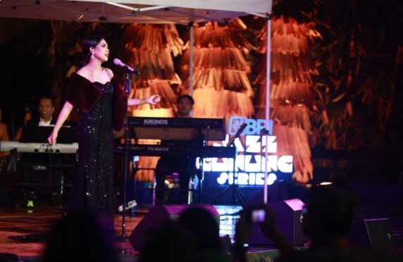 Suliyana Bawakan Lagu Daerah Bernuansa Jazz,