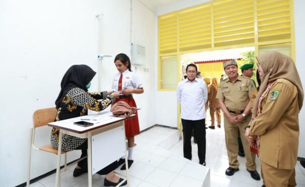 Pelajar Banyuwangi Ikuti Program Pemeriksaan Gratis