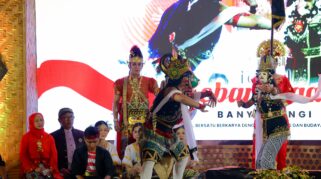 Pagelaran seni dalam Festival Kebangsaan Banyuwangi 2025