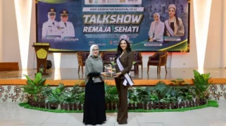 Putri Indonesia 2025 Firsta Yufi Amarta Putri mengisi gelar wicara kesehatan mental di Banyuwangi