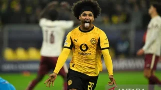 Selebrasi pemain Dortmund setelah mencetak gol ke gawang Villarreal
