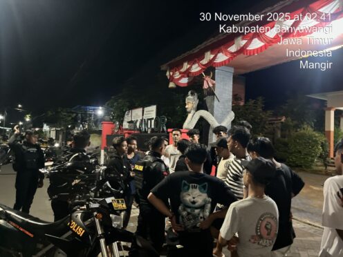 Tim Perintis Presisi Banyuwangi membubarkan balap liar di Mangir, Rogojampi.