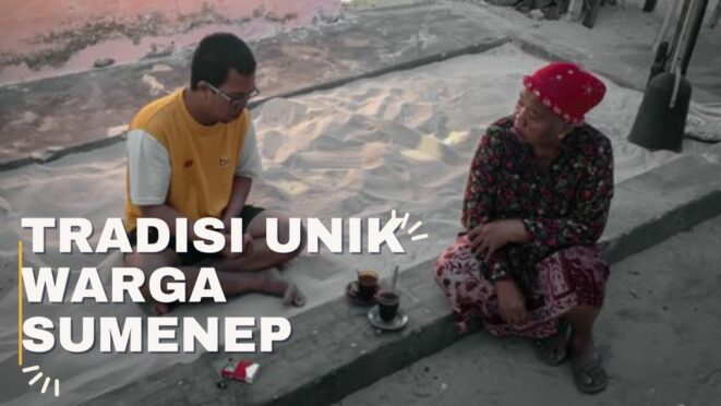 Warga Desa Legung Timur Sumenep tidur di atas pasir sebagai tradisi turun-temurun.