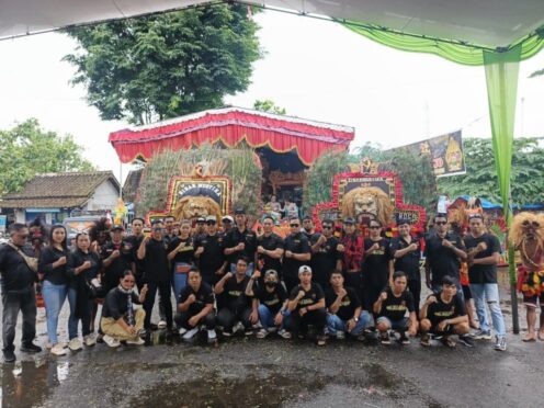 Pertunjukan seni budaya dalam Anniversary ke-7 Balawangi di Terminal Jajag