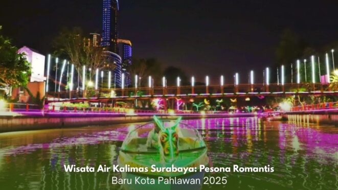 1. Perahu wisata melintas di Sungai Kalimas Surabaya dengan lampion warna-warni