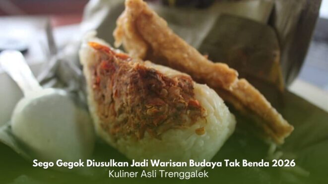 Sego Gegok khas Trenggalek dibungkus daun pisang dengan sambal teri tradisional.