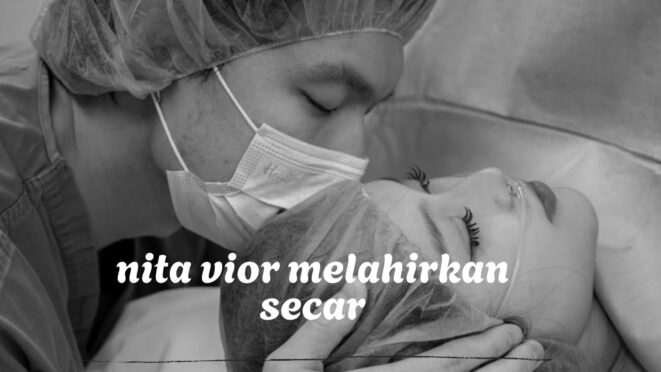 Nita Vior dan Vincent Kosasih bersama bayi pertama mereka setelah persalinan caesar.